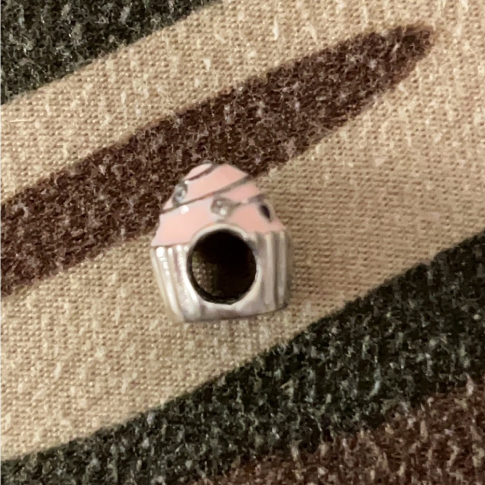 .925 ALE PANDORA Cupcake Charm
